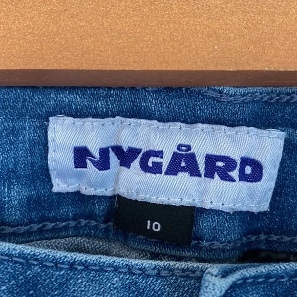 Nygård Mid Rise Capris - Picture 3 of 4